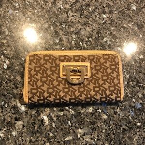 DKNY WALLET